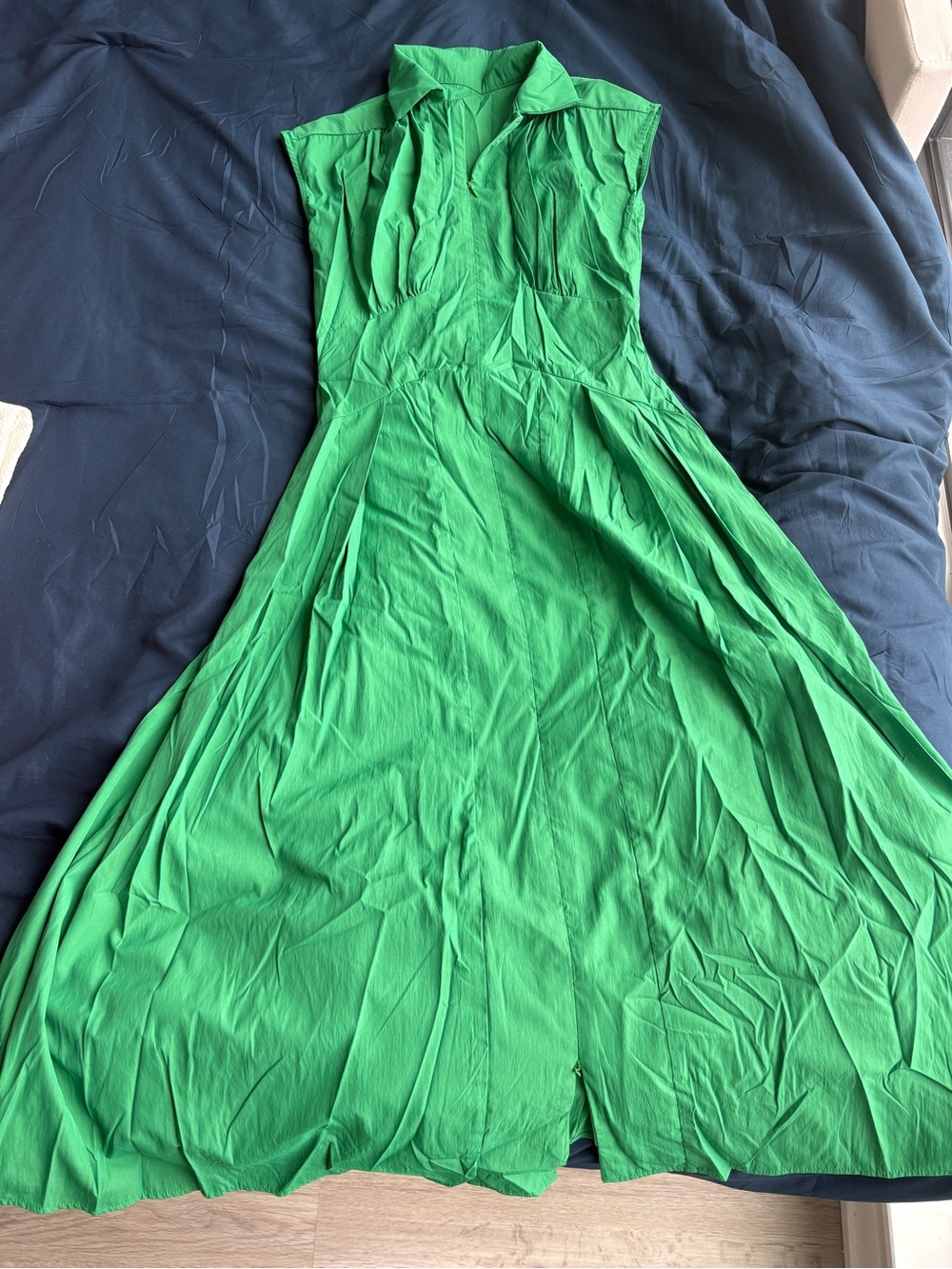 Size M- Sleeveless Collared Maxi Dress in Green - Picture 3 of 6
